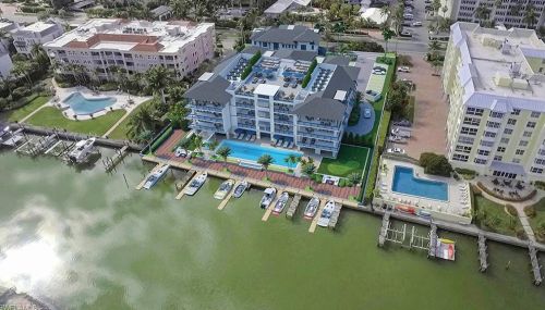 1820 Gulf Shore Blvd, Naples FL 34102-4943 exterior