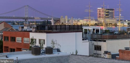 124 Bainbridge St, Philadelphia PA 19147-1866 exterior