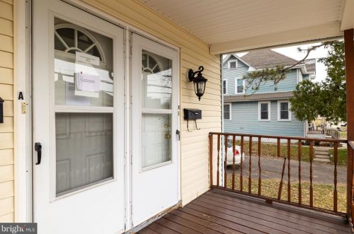 31 Clinton Ave, Camden NJ 08109-2006 exterior