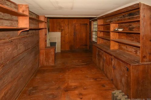 14 Meadow Rd, Windsor CT  06095-4617 exterior