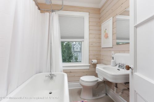 198 Monmouth Ave, Atlantic Highlands NJ  07716-2220 exterior