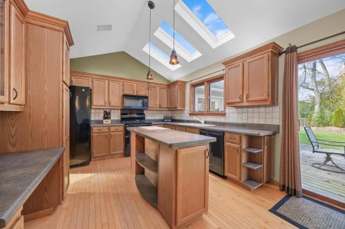 9006 Vine Ave, Bull Valley IL 60097-8243 exterior