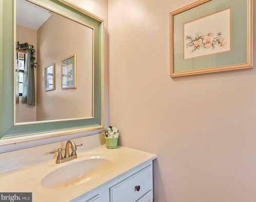 16 Cliveden Ct, Trenton NJ 08648-1400 exterior