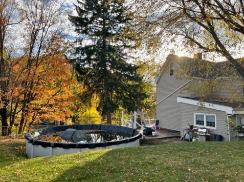 404 Middle St, Pittsburgh PA 15227-3844 exterior