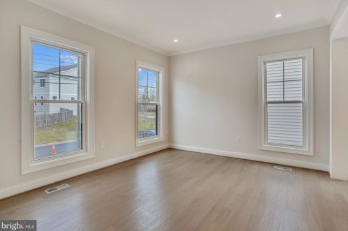 6811 Dillon Ave, Mc Lean VA 22101-4401 exterior