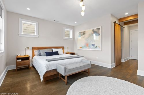 3621 Hermitage Ave, Chicago IL 60613-3507 exterior