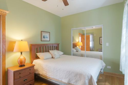 2050 Roscoe St, Chicago IL 60618-5236 exterior