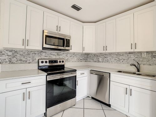 5657 Boynton Cv Way, Boynton Beach FL 33437-2651 exterior