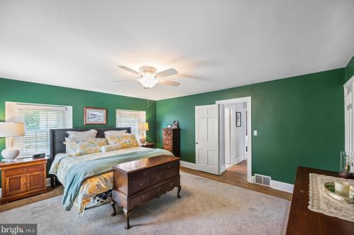 5 Lexington Ave, Pittsburgh PA 15215-3218 exterior