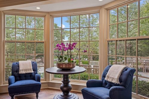 9303 Vly Hl Rd, Milwaukee WI 53217-1039 exterior