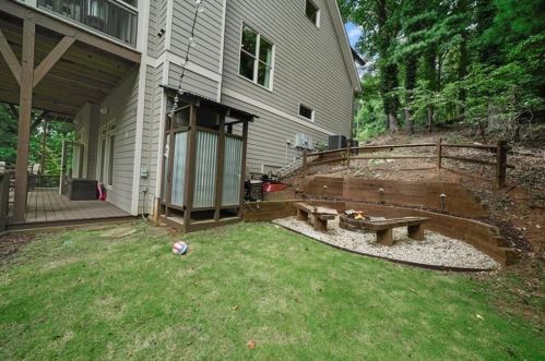 9065 Hayes Dr, Gainesville GA 30506-6206 exterior