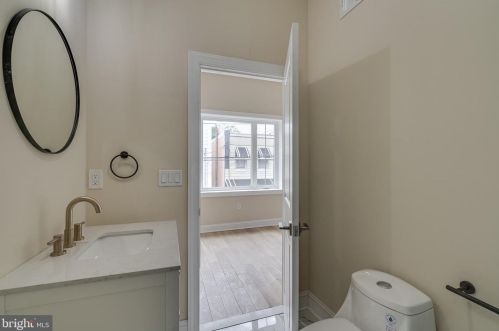 617 Dudley St, Philadelphia PA 19148-2404 exterior