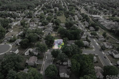 35 Sandalwood Dr, Edison NJ 08820-1249 exterior