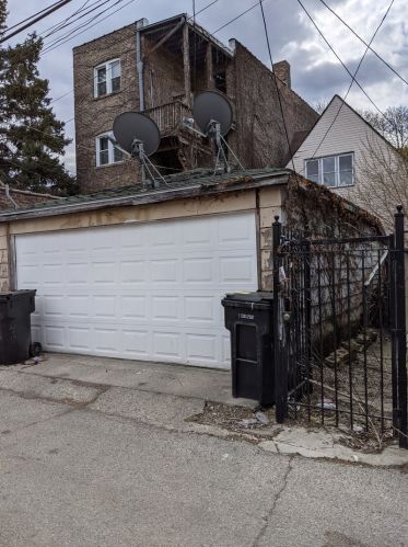 2451 Monticello Ave, Chicago IL 60618-6617 exterior