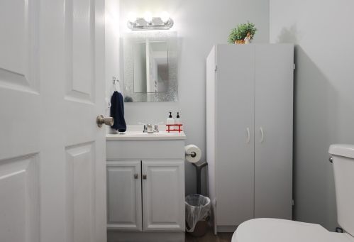 23 Vinton Dr, Concord NH  03303-1582 exterior