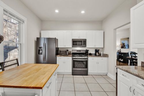 1718 Rusk Ave, Milwaukee WI 53207-2504 exterior