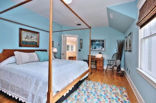 64 Bayberry Ln, Westport CT 06880-4031 exterior