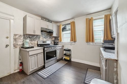 260 Seymour Ave, Newark NJ  07112-1633 exterior