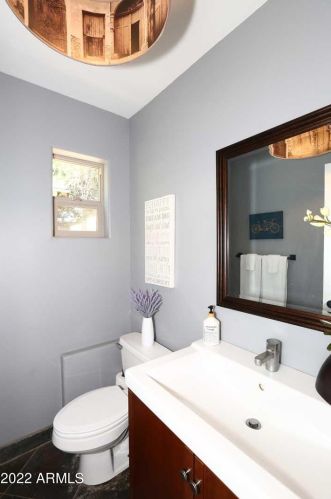 4451 Earll Dr, Phoenix AZ 85031-3821 exterior