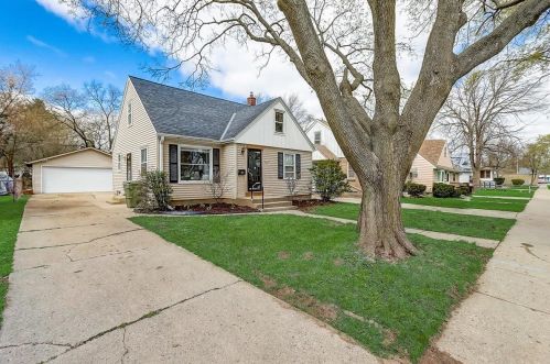 4745 53rd St, Milwaukee, WI 53218-5014