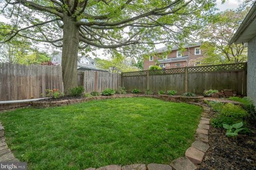 131 Linwood Ave, Ardmore PA 19003-2824 exterior