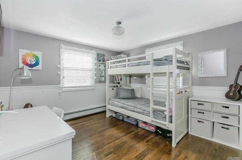 11 Locust Pl, Huntington Station NY 11746-4233 exterior