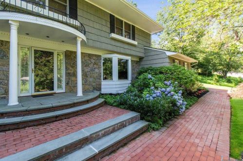 10 Durham Dr, Huntington Station, NY 11746-5311