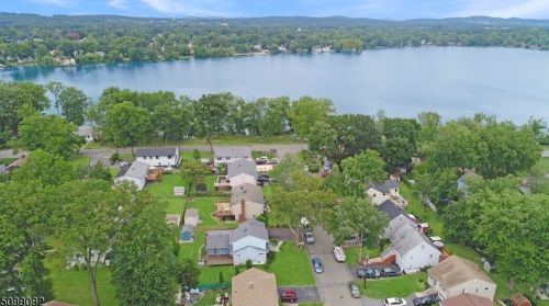 15 Glassboro Rd, Parsippany, NJ 07054-3922