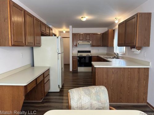 21596 Sunset Dr, Macomb Township, MI 48044-5429