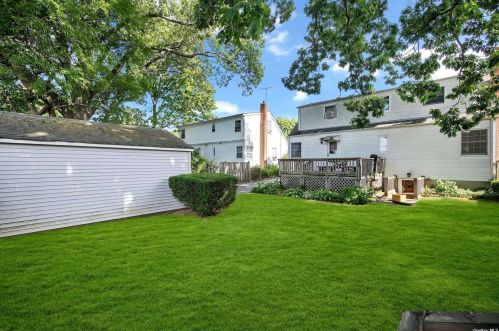 14 Henderson Ave, Valley Stream NY 11580-3025 exterior