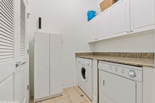 4927 Damen Ave, Chicago IL  60625-6977 exterior