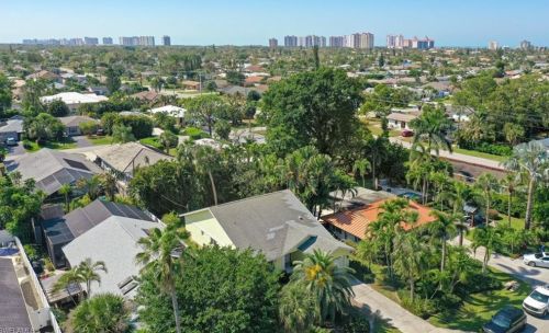 812 102 Ave, Naples FL 34108-3216 exterior