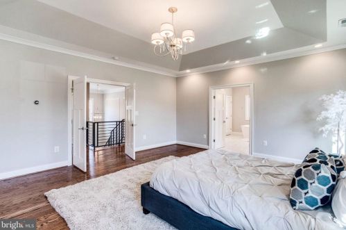 6801 Dillon Ave, Mc Lean VA  22101-4435 exterior