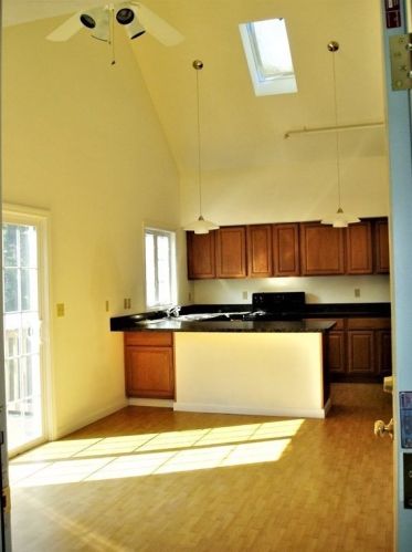 8 Harlem St, Worcester MA 01610-2106 exterior