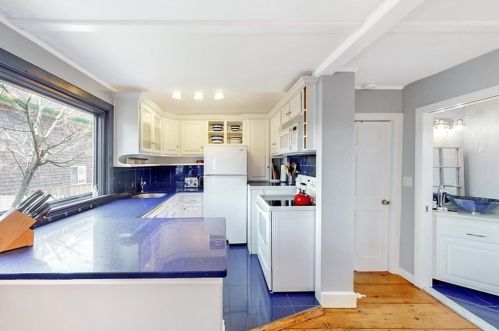 23 Baptist St, Middletown RI 02840-2520 exterior