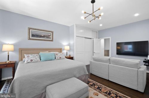 310 16th St, Philadelphia PA  19102-4907 exterior