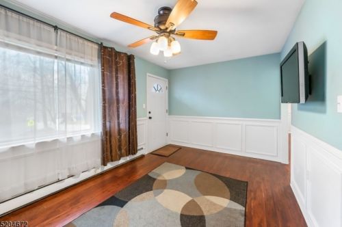 1 Bergen Trl, Hopatcong, NJ 07843-1031