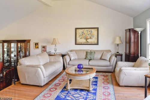 68 Meadowbrook Rd, Dover NJ  07869-3824 exterior