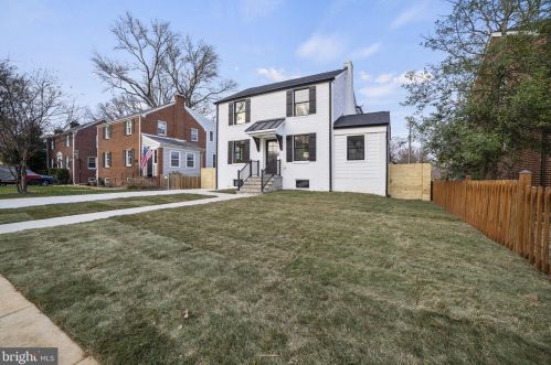 1505 Crestwood Dr, Alexandria VA  22302-2303 exterior