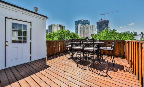 253 Goethe St, Chicago IL 60610-1803 exterior