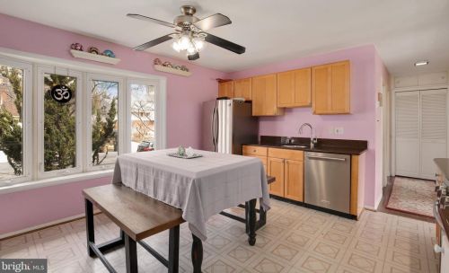 813 Crothers Ln, Rockville MD 20852-1104 exterior