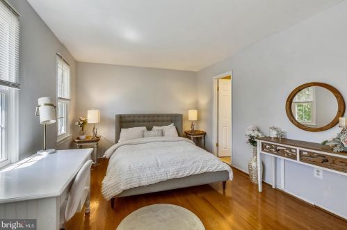 10 Grovepoint Ct, Rockville MD 20854-5505 exterior