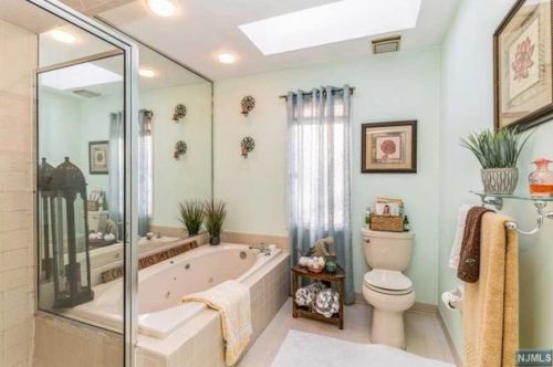 18 Cedarwood Ter, West Paterson NJ exterior