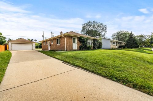 1501 Wanda Ave, Milwaukee, WI 53221-4314