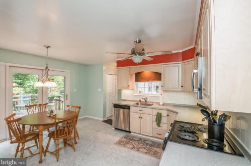 12 Crst Park Ct, Silver Spring MD 20903-1305 exterior