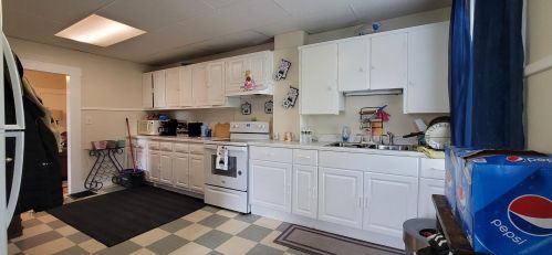 15 Pierce St, Concord NH 03301-3663 exterior