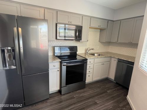 2015 Swan Rd, Tucson AZ  85712-2711 exterior