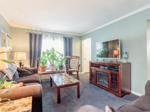 128 Casper St, Valley Stream NY 11580-3606 exterior