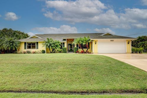 2122 Cadiz Ave, Fort Pierce FL  34953-2119 exterior