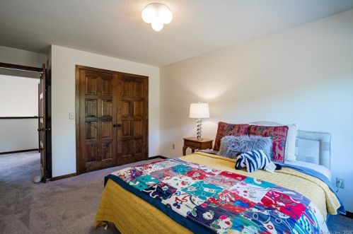 12 Rdg Rd, Farmington CT 06032-3020 exterior